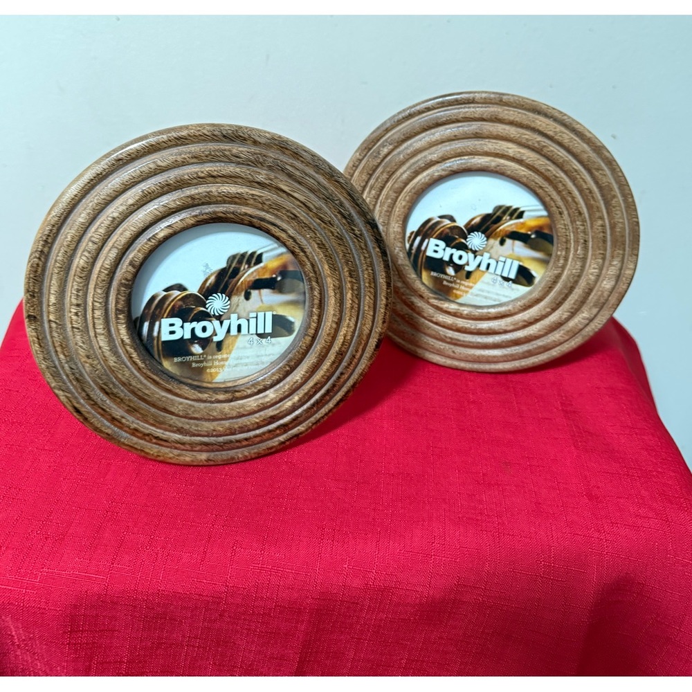 Broyhill Circular Picture Frames